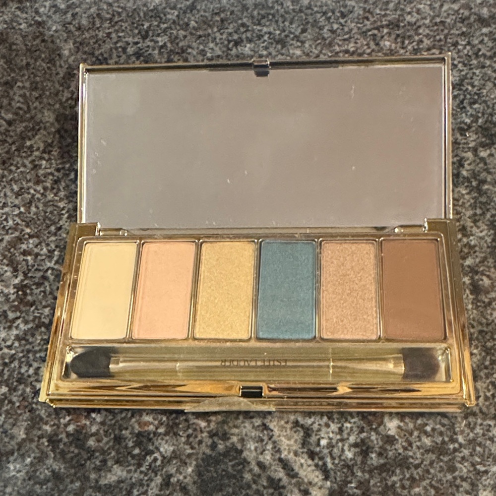 New Estee Lauder 6 Radiant Rich Shades Eyeshadow Set, brush applicator included.